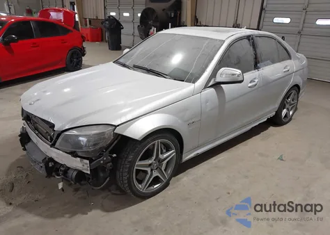 2009 Mercedes-Benz C 63 Amg z USA, uszkodzony, nr VIN WDDGF77X49F216040
